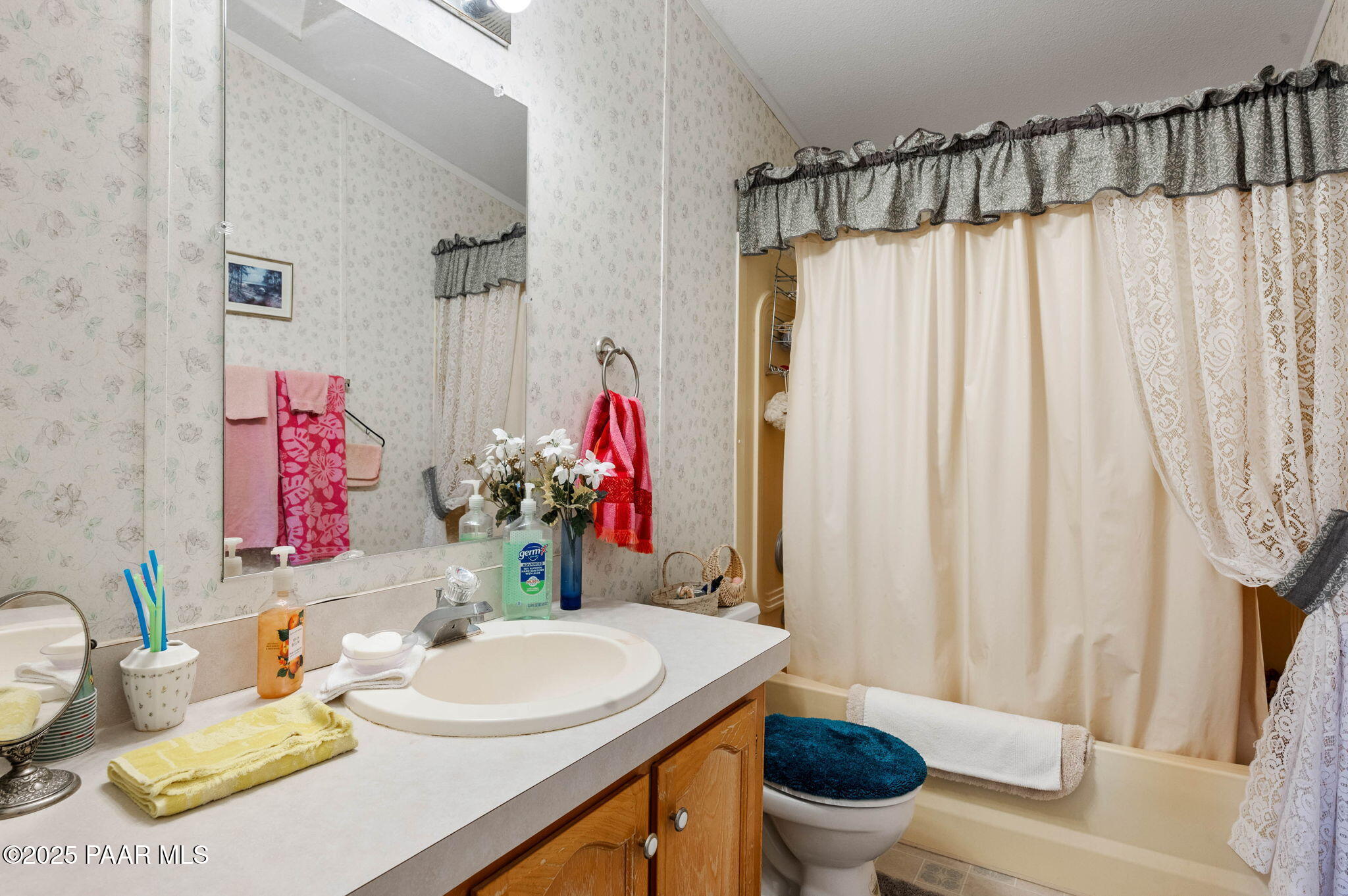 21305 Juniper Ridge Road Paulden, AZ 86334 - Photo 17 of 33 Guest Bathroom