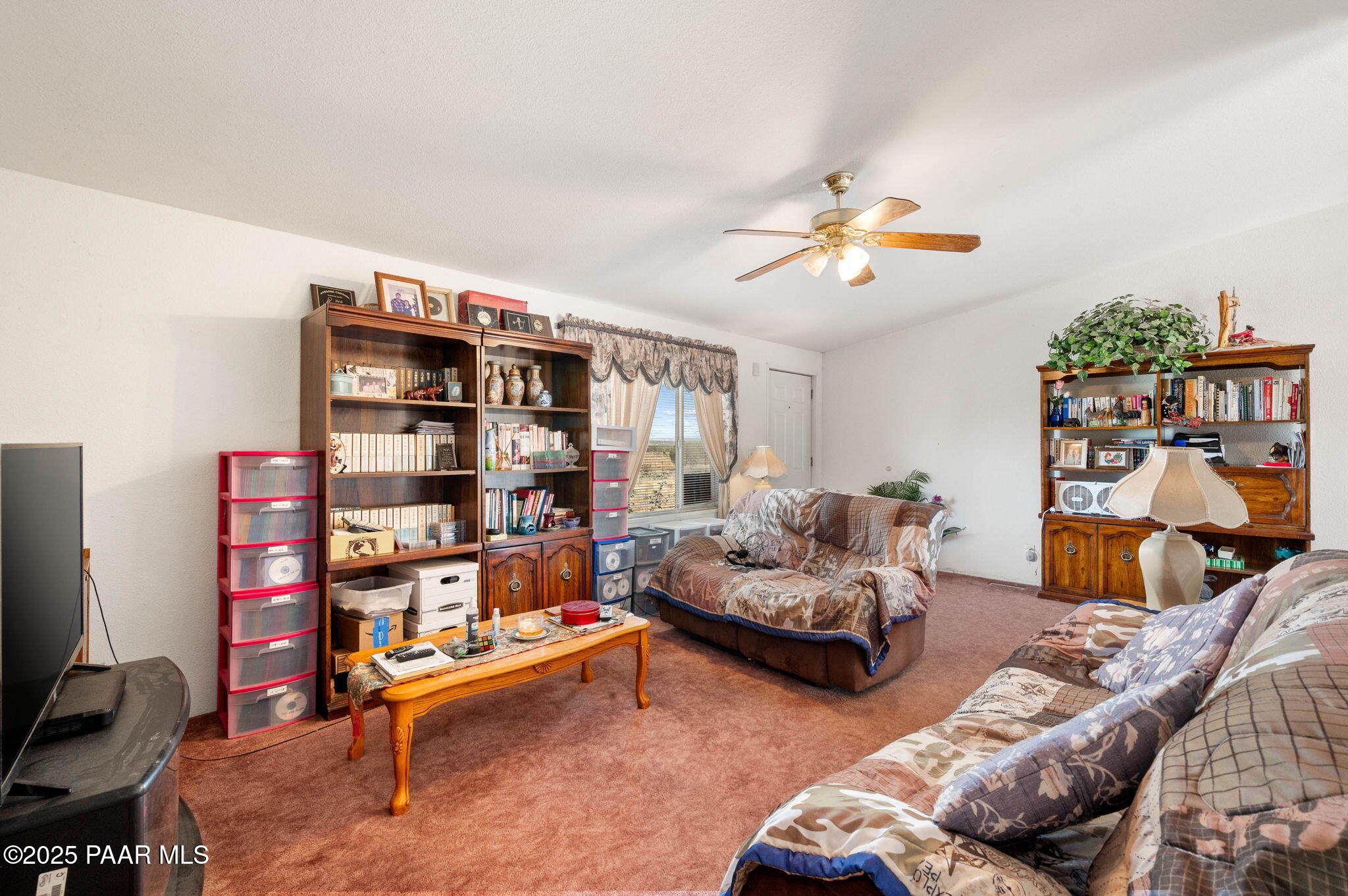21305 Juniper Ridge Road Paulden, AZ 86334 - Photo 6 of 33 Living Room