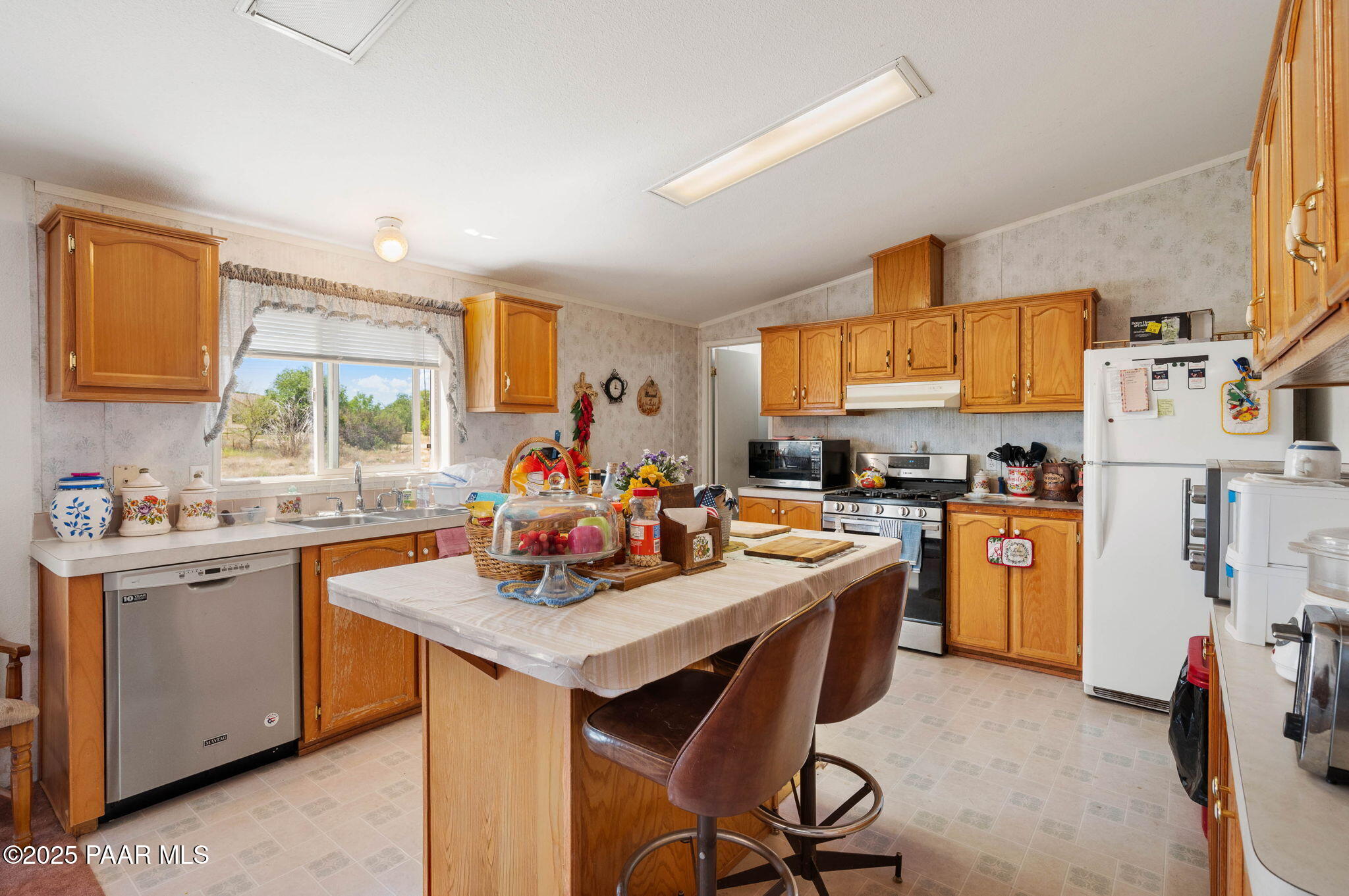 21305 Juniper Ridge Road Paulden, AZ 86334 - Photo 9 of 33 Kitchen