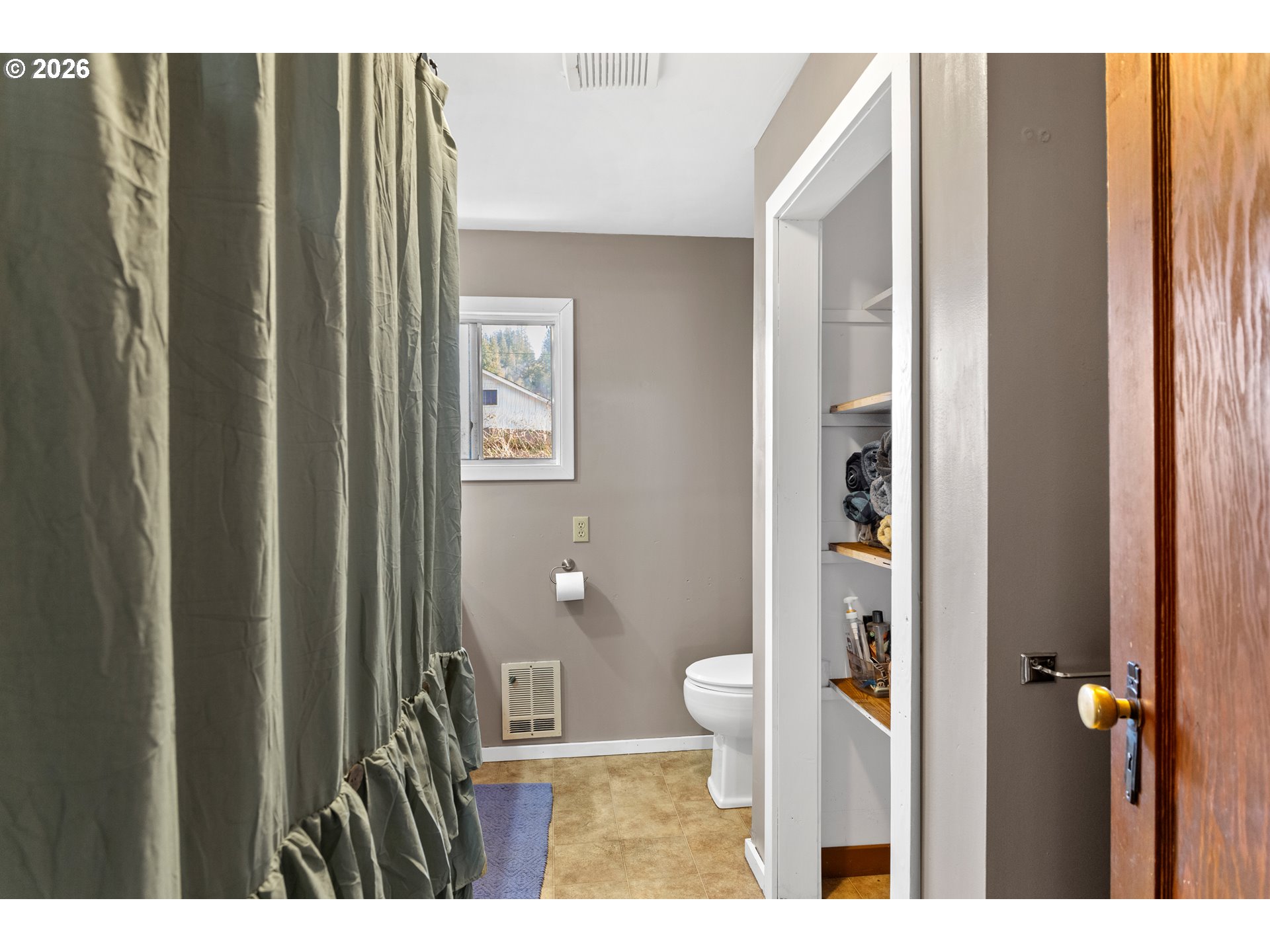 1268 North Elliott Street Coquille, OR 97423 - Photo 22 of 31 Bathroom