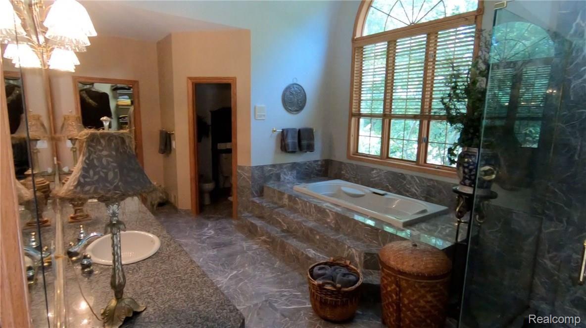 2829 Six Mile Road South Lyon, MI 48178 - Photo 35 of 46 1st floor master bath