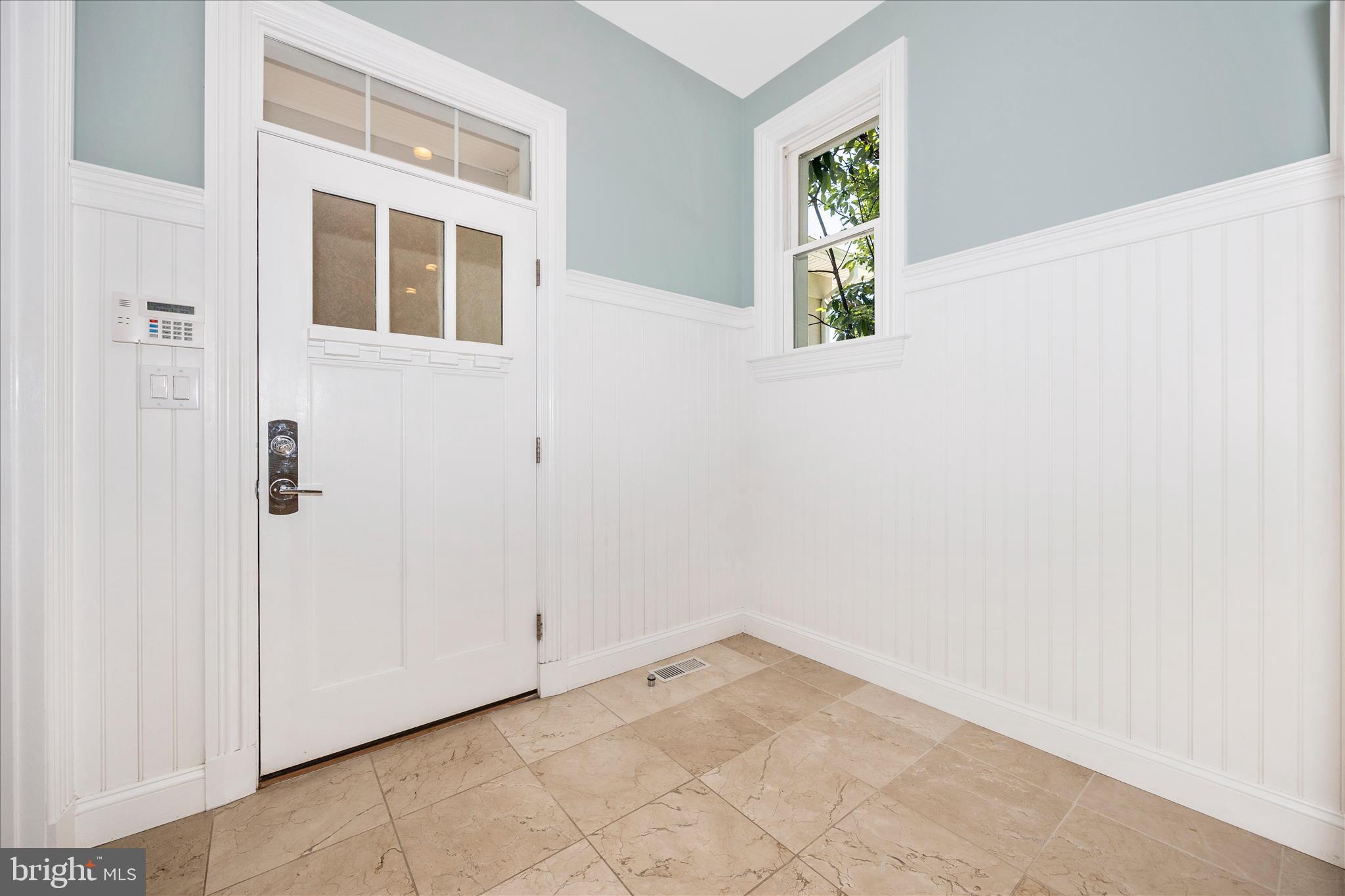 21612 Ripplemead Drive Gaithersburg, MD 20882 - Photo 34 of 129 Mudroom/ Side Entrance