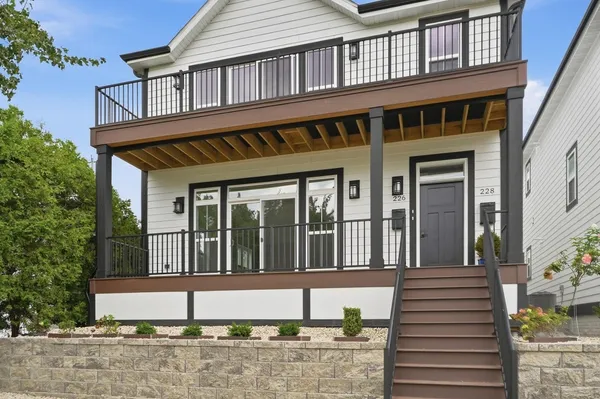 $2,895 | 228 East Brown Street, Milwaukee, WI 53212