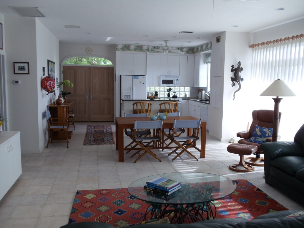 16 Treasure Road Marathon, FL 33050 - Photo 2 of 10 Living Area