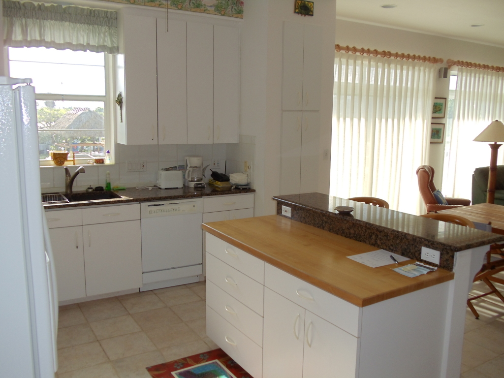 16 Treasure Road Marathon, FL 33050 - Photo 3 of 10 Kitchen
