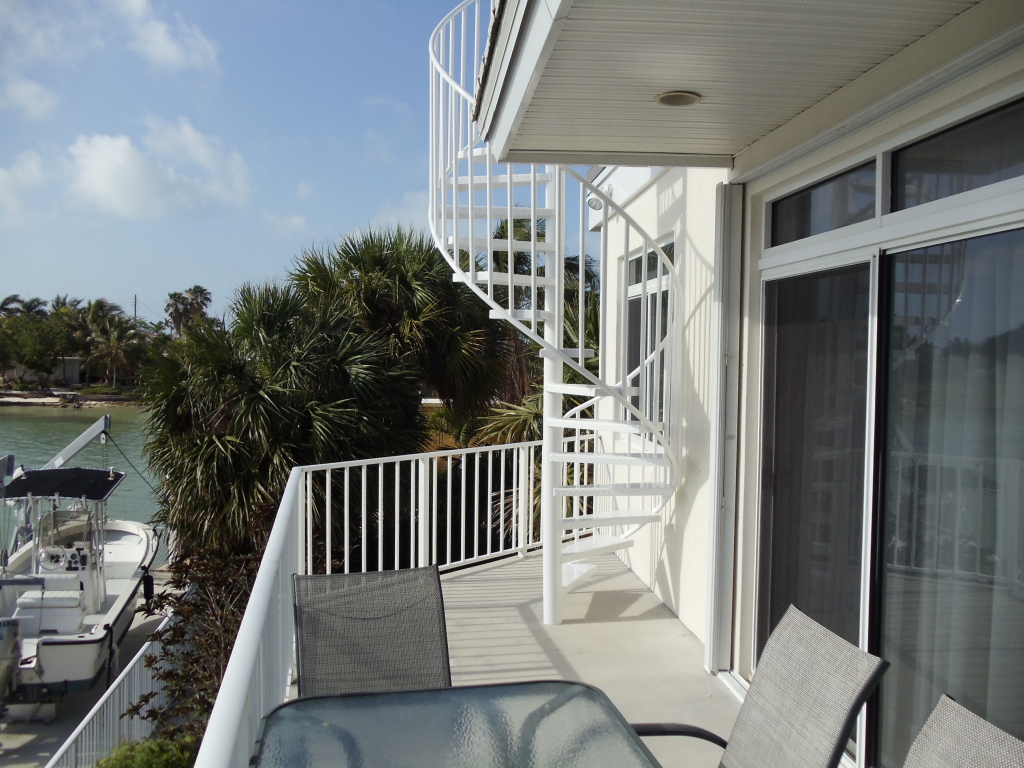16 Treasure Road Marathon, FL 33050 - Photo 8 of 10 Balcony W/ access to widows walk