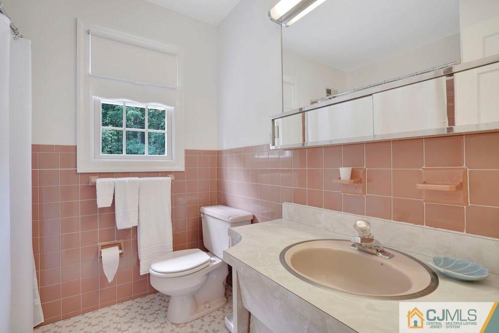 26 Kings Road East Brunswick, NJ 08816 - Photo 39 of 50 Gallery Image 39