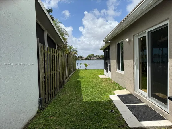 $477,800 | 3091 Lighthouse Place, Margate, FL 33063
