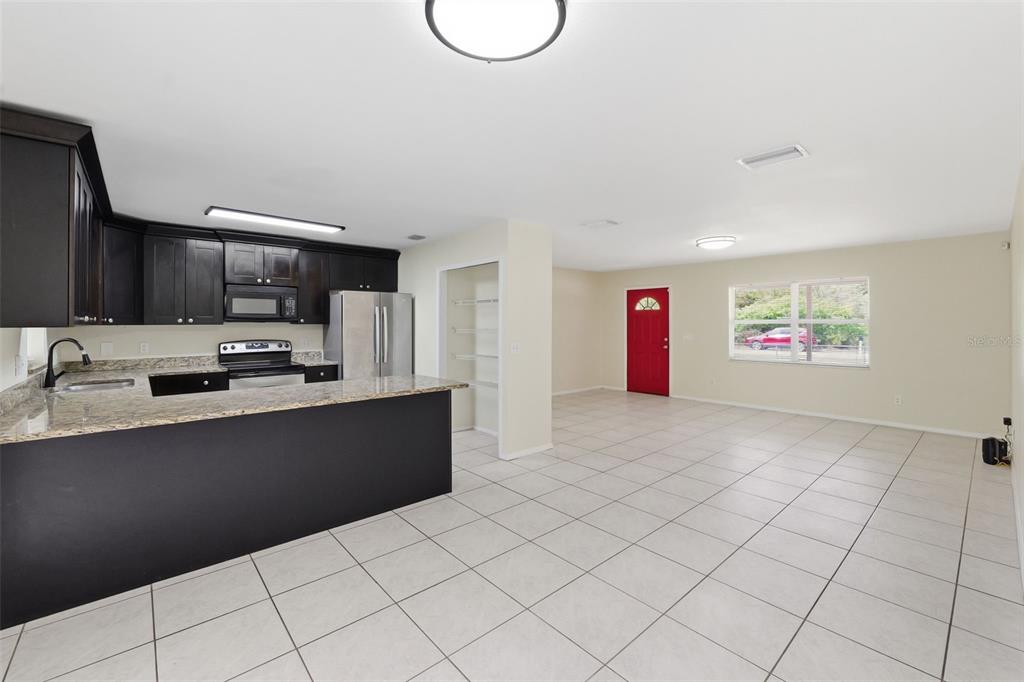 9707 Mary Avenue Tampa, FL 33612 - Photo 9 of 31