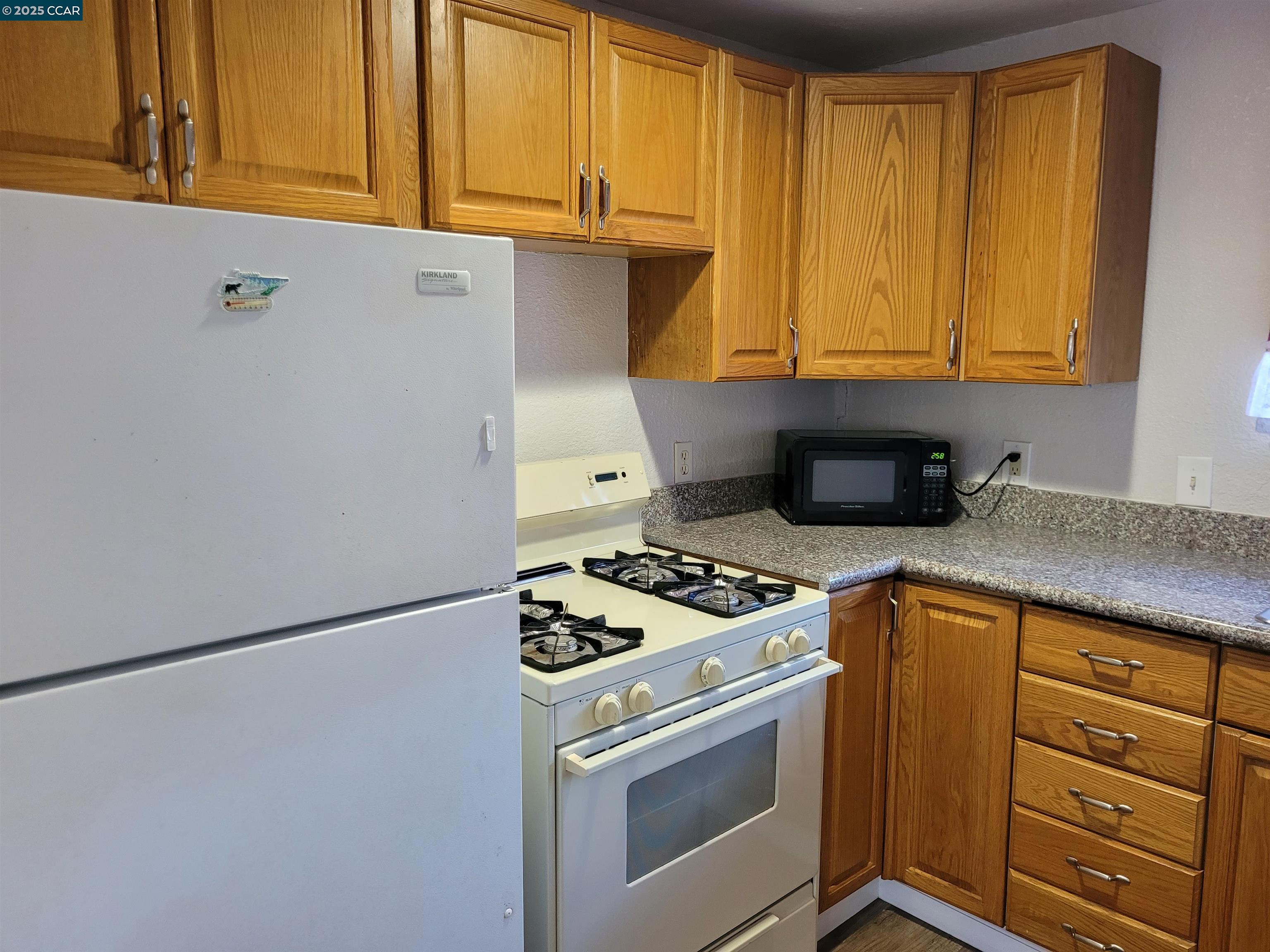 1181 Danville Boulevard, Unit E Alamo, CA 94507 - Photo 6 of 11 a kitchen with a stove and a microwave
