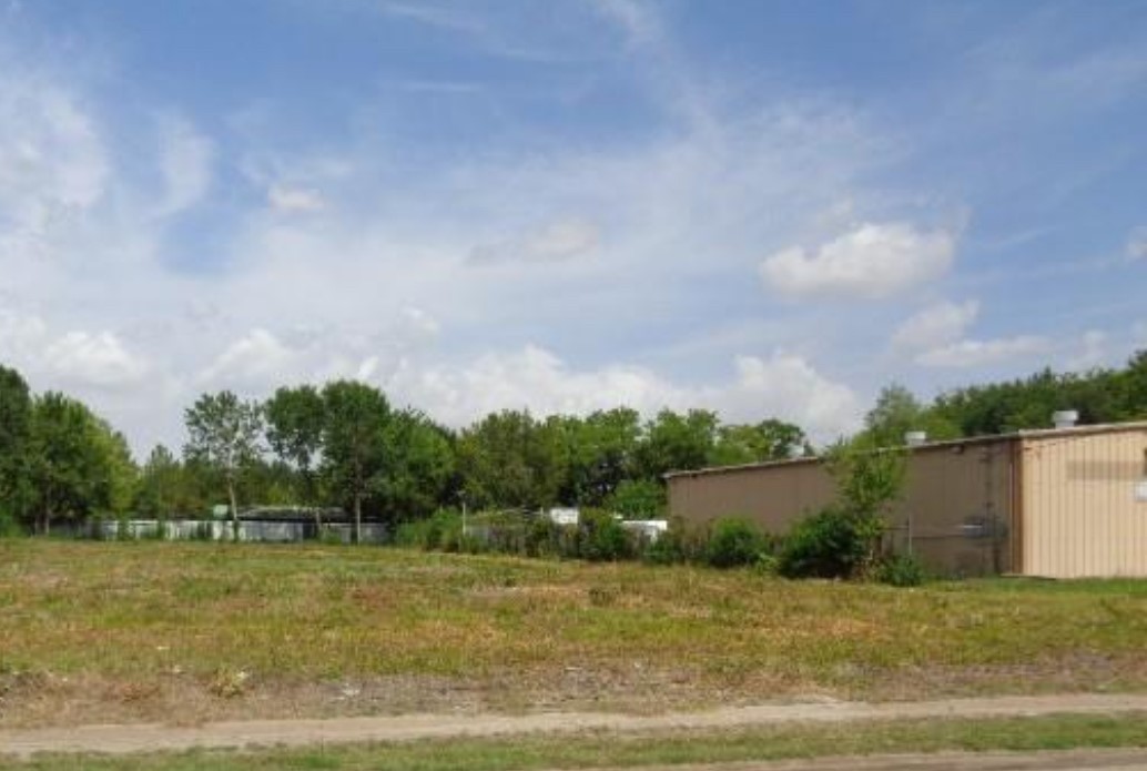 0 Hiram Clarke Road Houston, TX 77045 - Photo 3 of 10 a view of a yard
