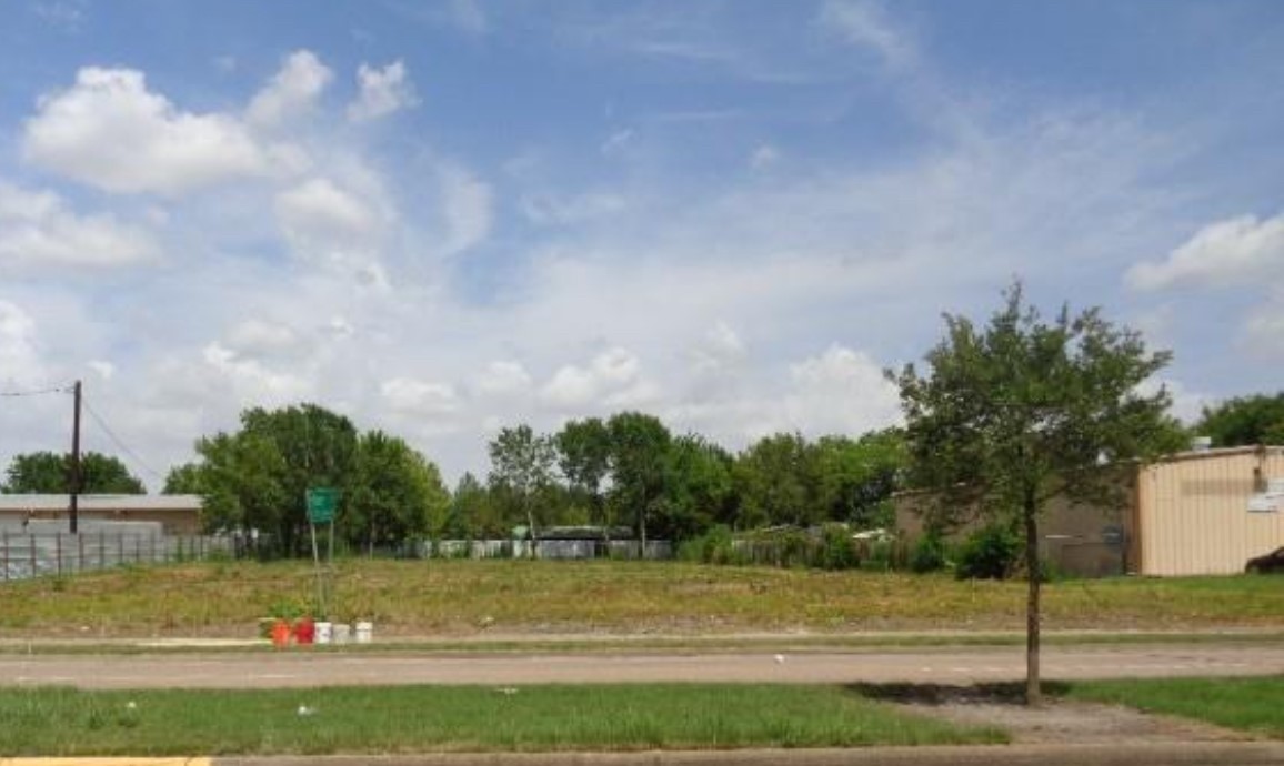 0 Hiram Clarke Road Houston, TX 77045 - Photo 5 of 10 a view of a fountain in front of a big yard