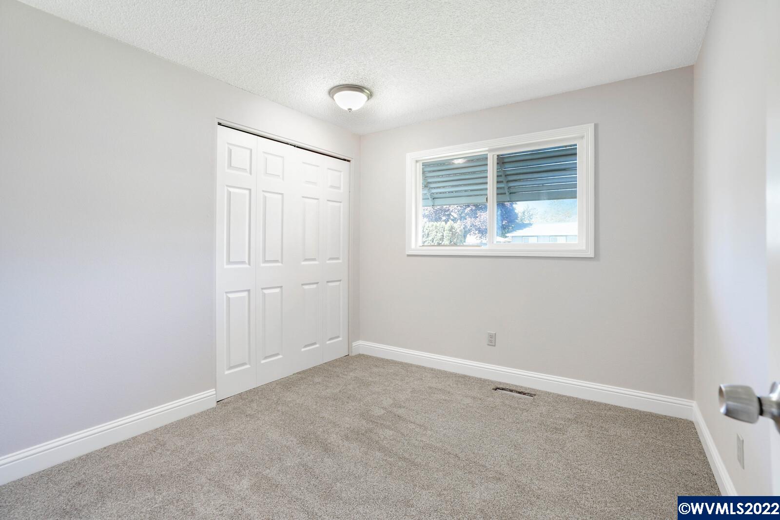 1124 Sharon Loop Southeast Salem, OR 97306 - Photo 19 of 32