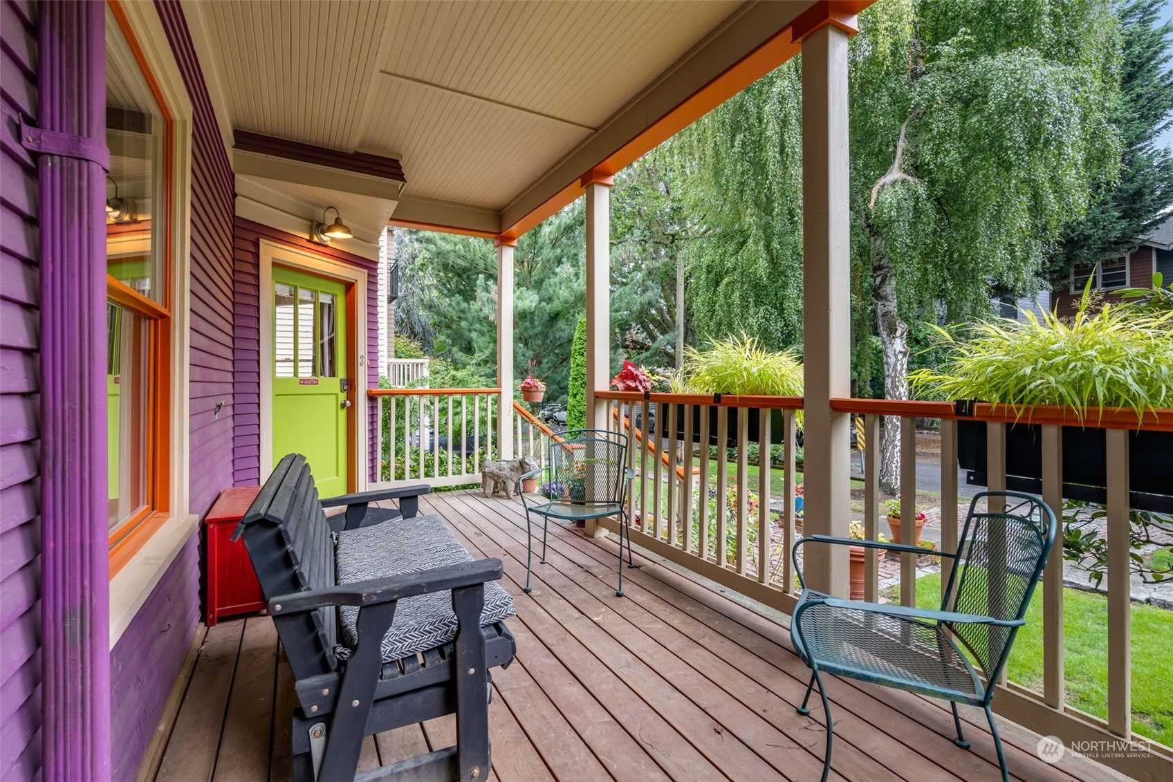 926 18th Avenue Seattle, WA 98122 - Photo 14 of 38 a view of a chairs and table in the balcony