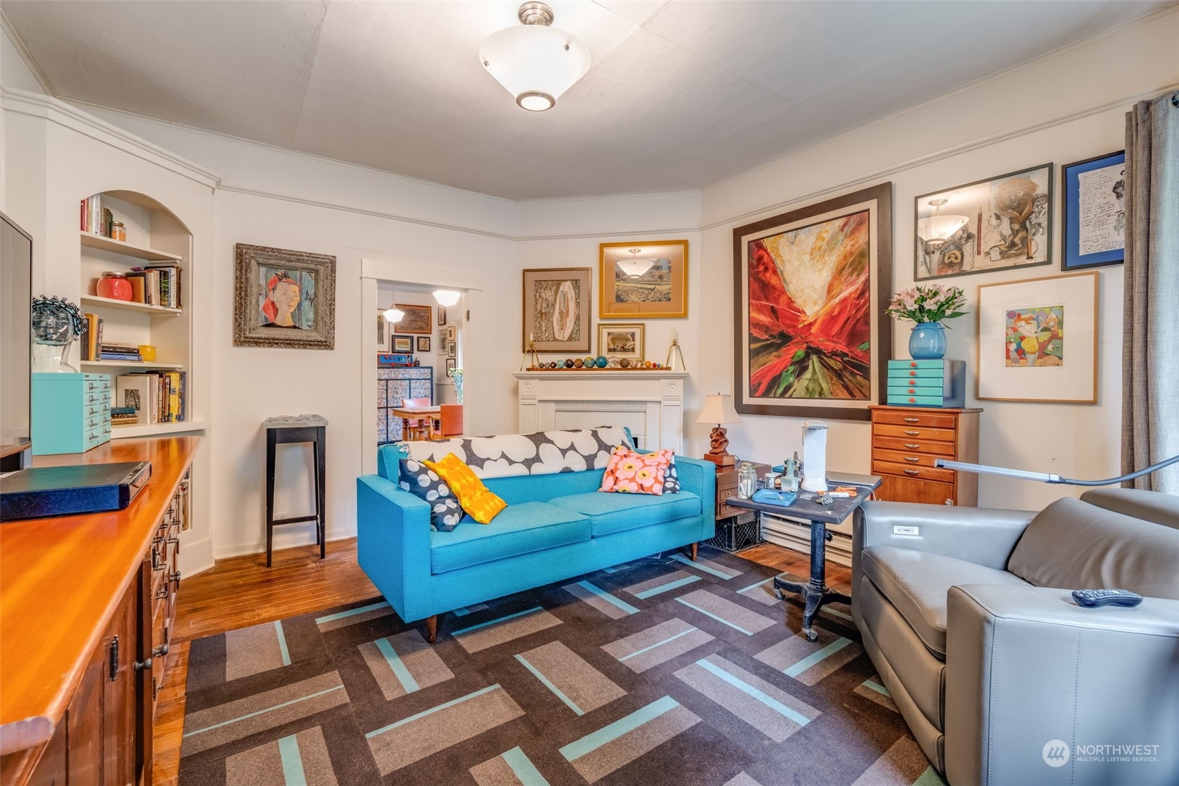 926 18th Avenue Seattle, WA 98122 - Photo 16 of 38 a living room with patio furniture and a flat screen tv
