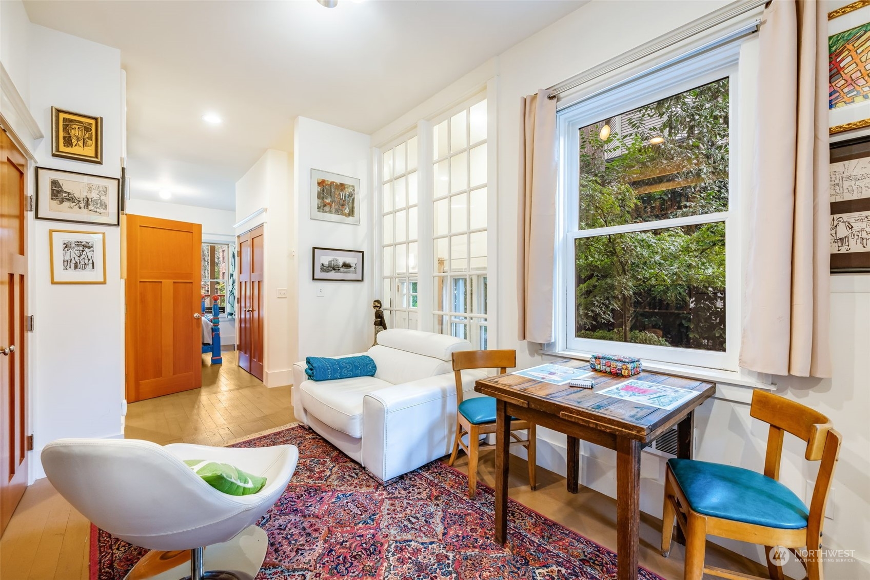 926 18th Avenue Seattle, WA 98122 - Photo 29 of 38 a living room with furniture and a window