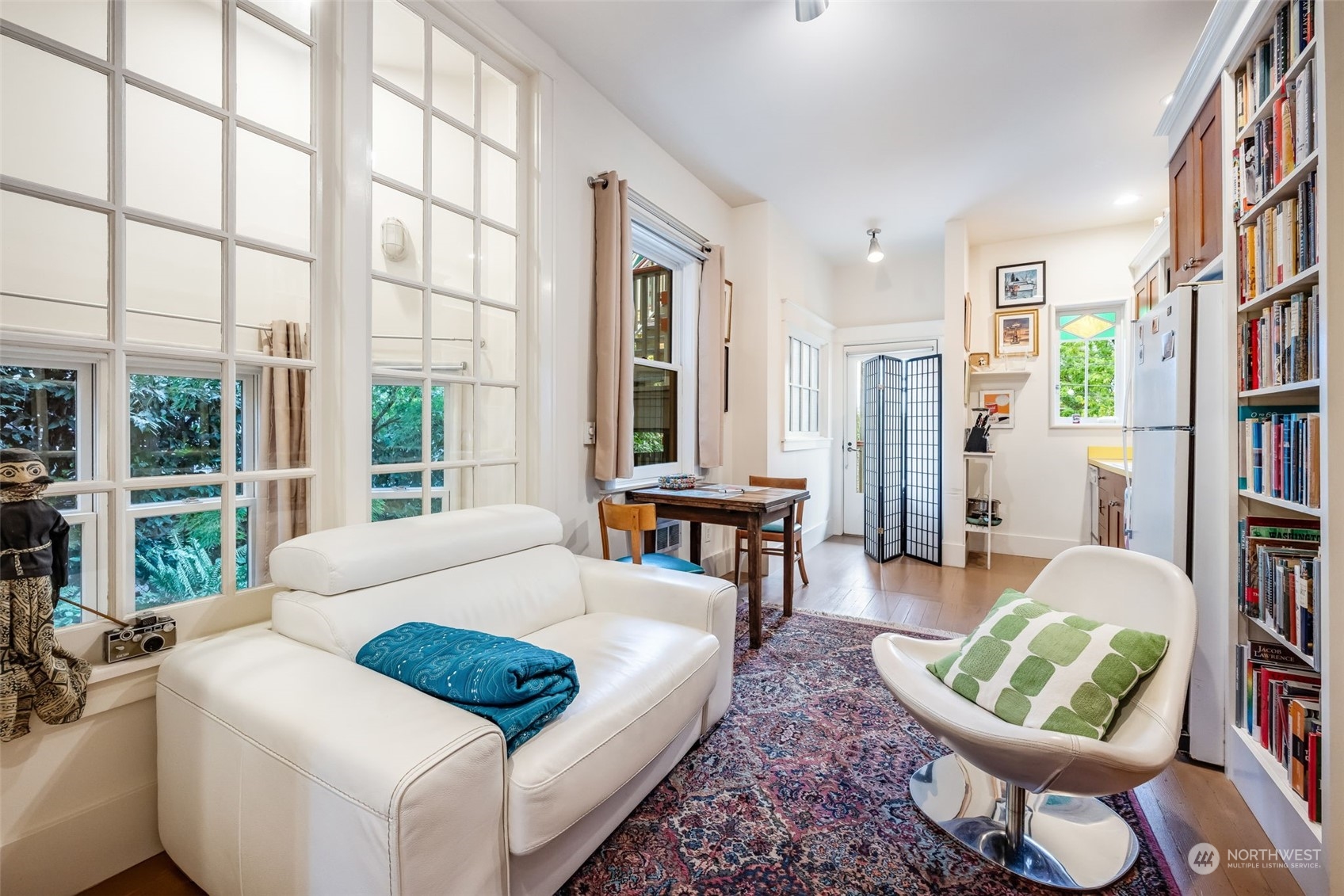 926 18th Avenue Seattle, WA 98122 - Photo 31 of 38 a living room with furniture and a large window