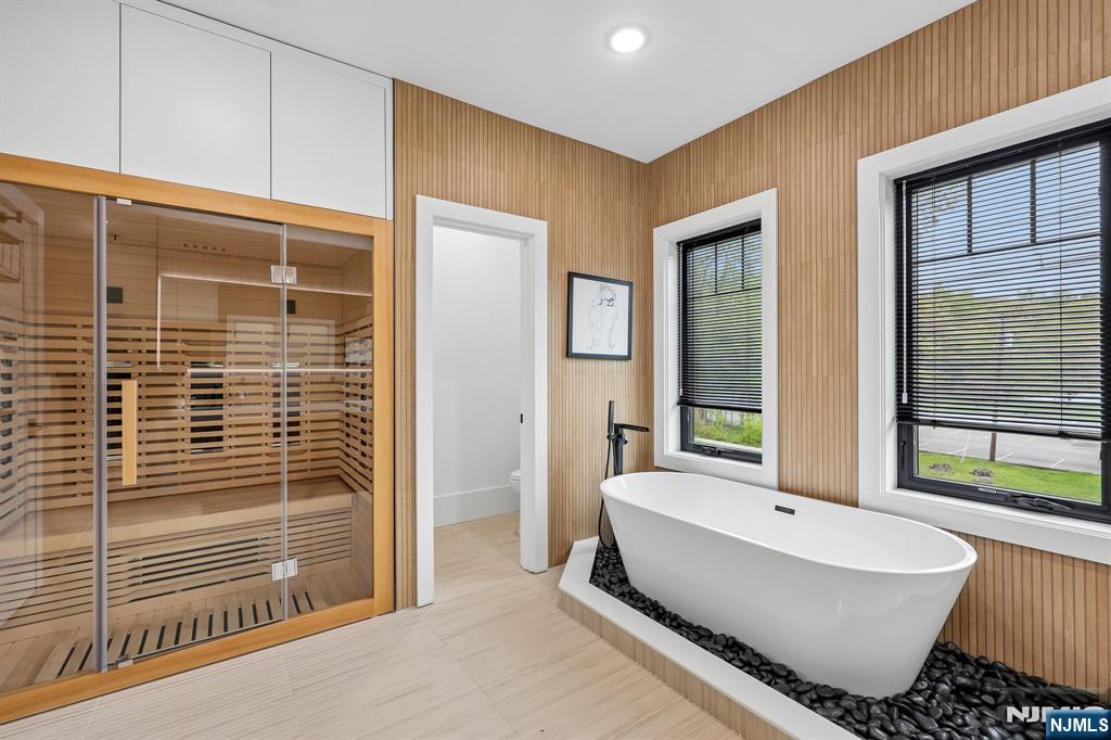 424 East Ridgewood Avenue Paramus, NJ 07652 - Photo 28 of 50