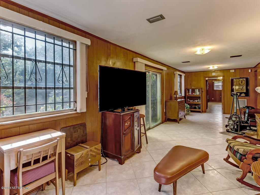 1321 Morgana Road Jacksonville, FL 32211 - Photo 30 of 44 a living room with furniture and a flat screen tv