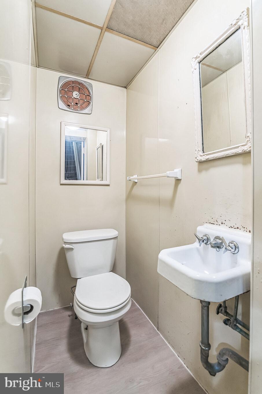 415 Rector Street Philadelphia, PA 19128 - Photo 14 of 31 a bathroom with a toilet sink and mirror
