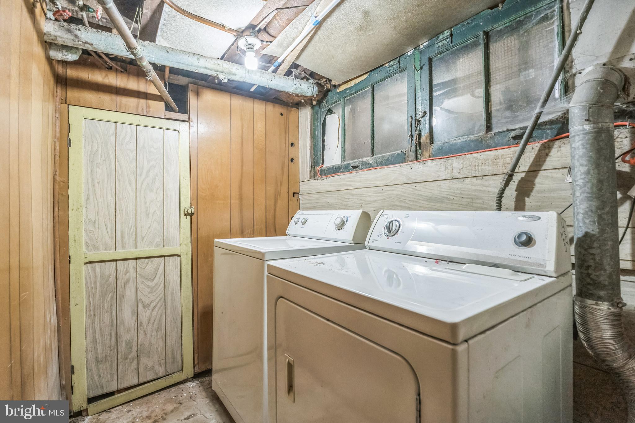 415 Rector Street Philadelphia, PA 19128 - Photo 28 of 31 a utility room with dryer and washer
