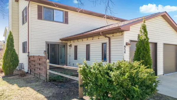 $300,000 | 954 Hemlock Drive, Verona, WI 53593