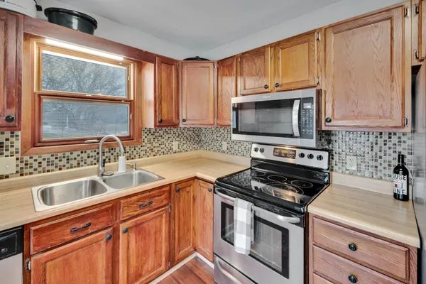 $300,000 | 954 Hemlock Drive, Verona, WI 53593