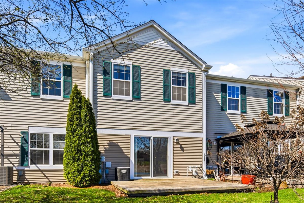 2542 Oak Tree Lane Plainfield, IL 60586 - Photo 18 of 20 a front view of a house with garden