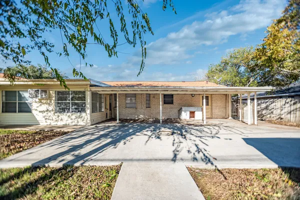 $234,900 | 1106 Brookhollow Drive, Port Lavaca, TX 77979