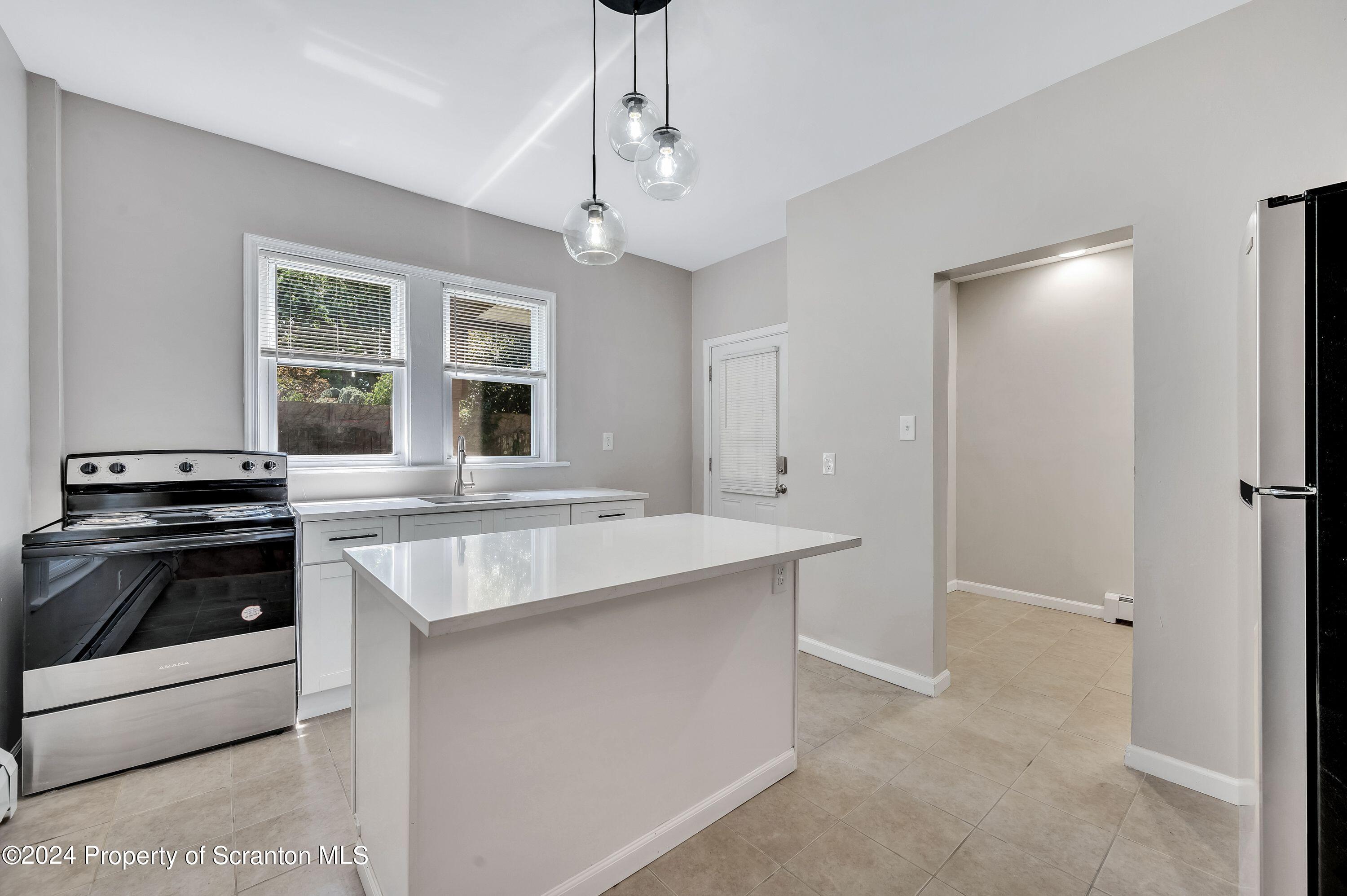 632 Moosic Street, Unit 2 Scranton, PA 18505 - Photo 3 of 24 light 9