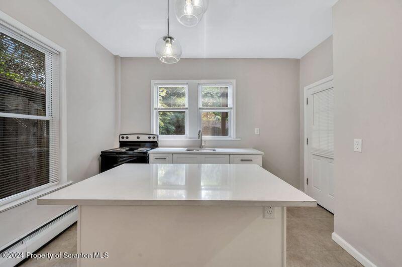 632 Moosic Street, Unit 2 Scranton, PA 18505 - Photo 4 of 24 light 10