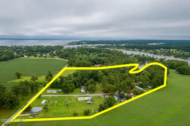 $899,000 | 130 Holiday Lane, Oriental, NC 28571