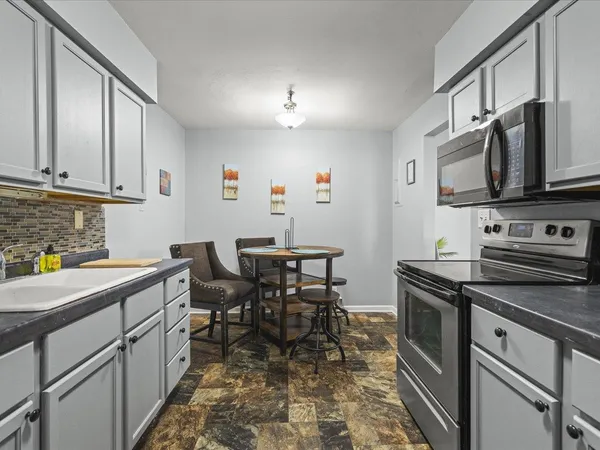 $125,000 | 3120 Jacqueline Drive, Unit 11, Rockford, IL 61109