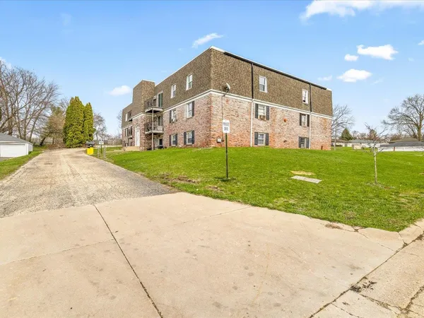 $125,000 | 3120 Jacqueline Drive, Unit 11, Rockford, IL 61109