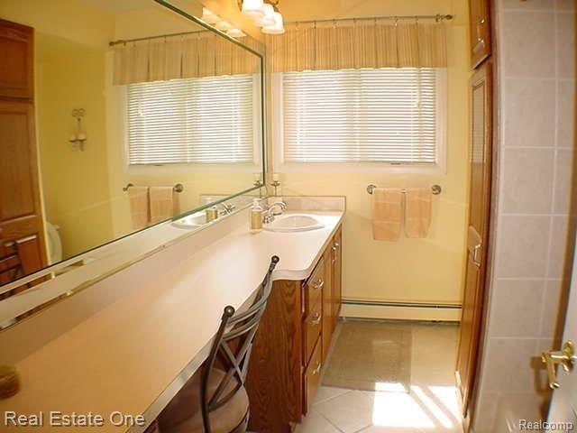 16333 Farmington Road Livonia, MI 48154 - Photo 14 of 25 main bathroom