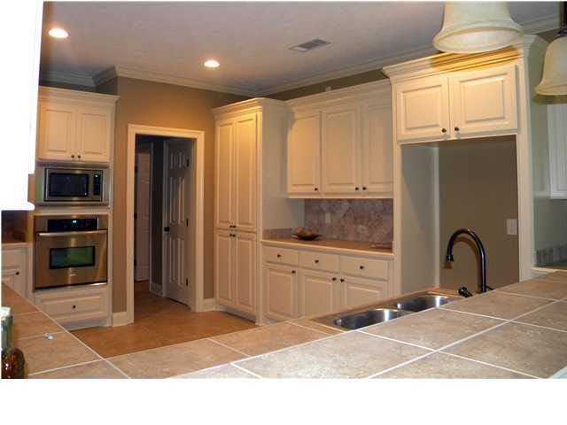 108 Arbor Ridge Clinton, MS 39056 - Photo 5 of 13 KITCHEN