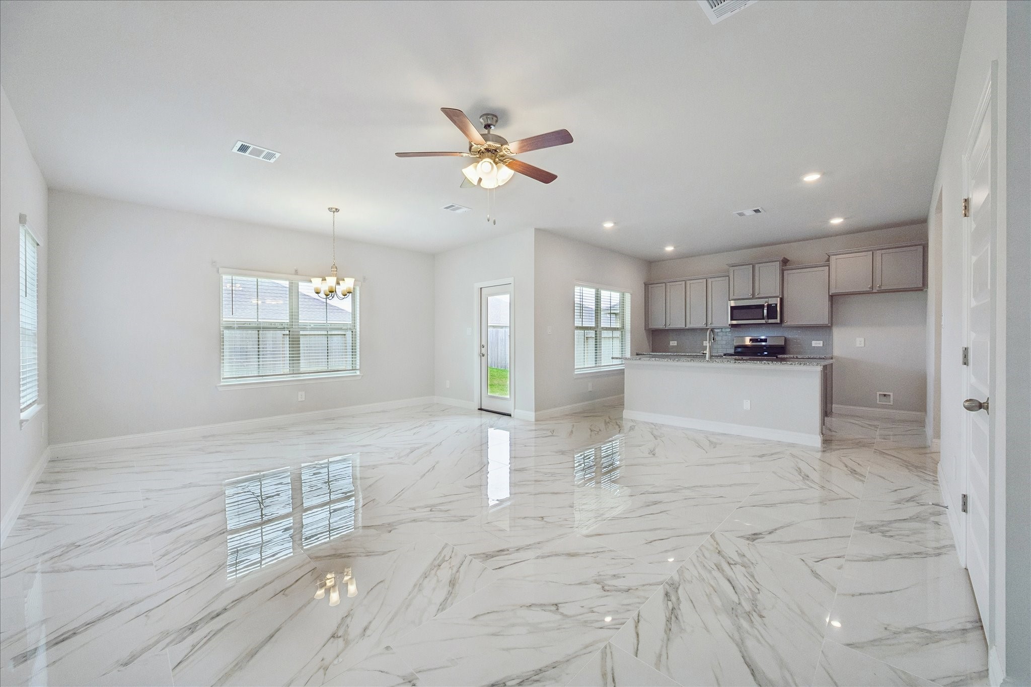 10 Greenbriar Loop Angleton, TX 77515 - Photo 6 of 15
