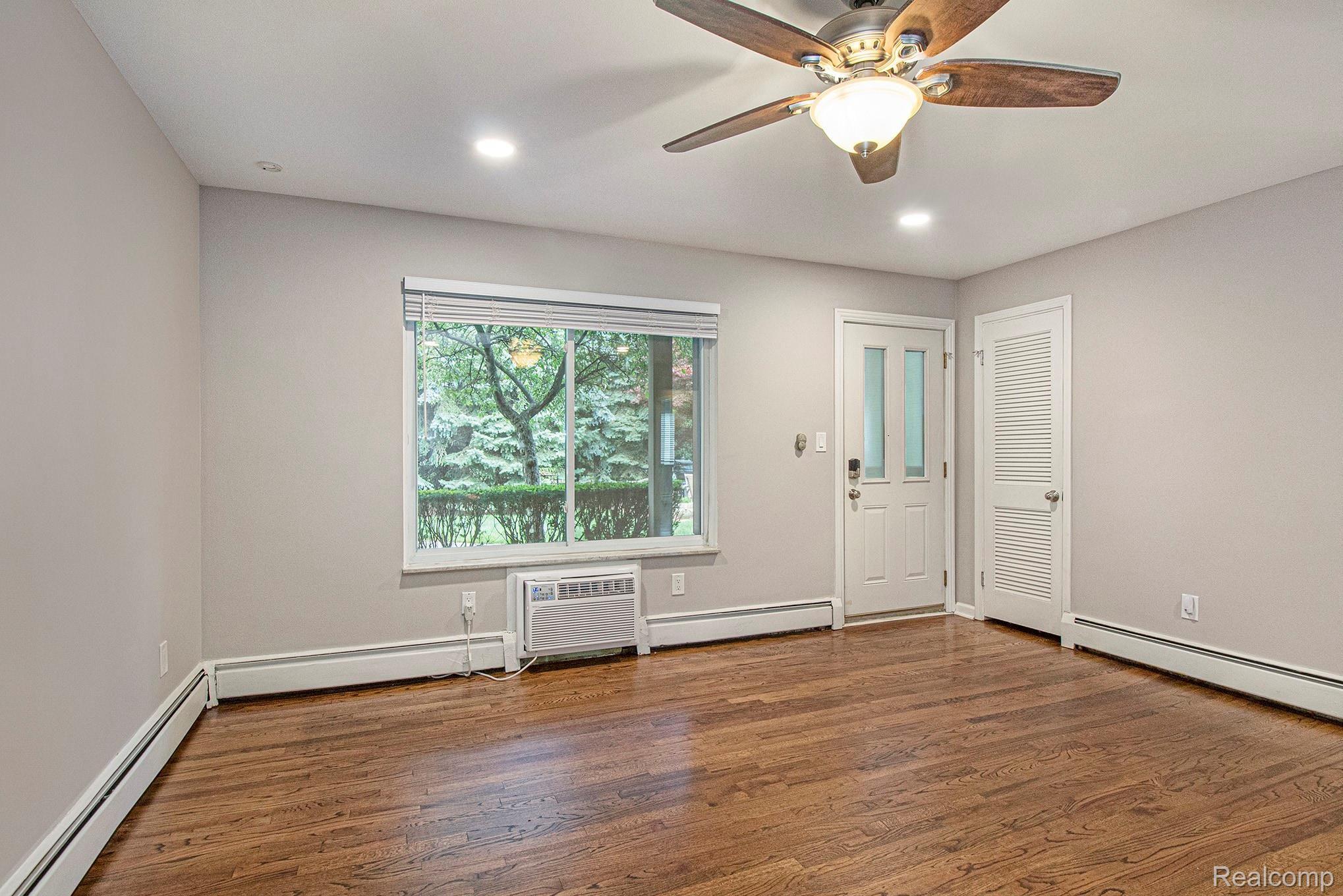 475 South Adams Road, Unit 7 Birmingham, MI 48009 - Photo 7 of 25 Living Room and Entrance from Front Door