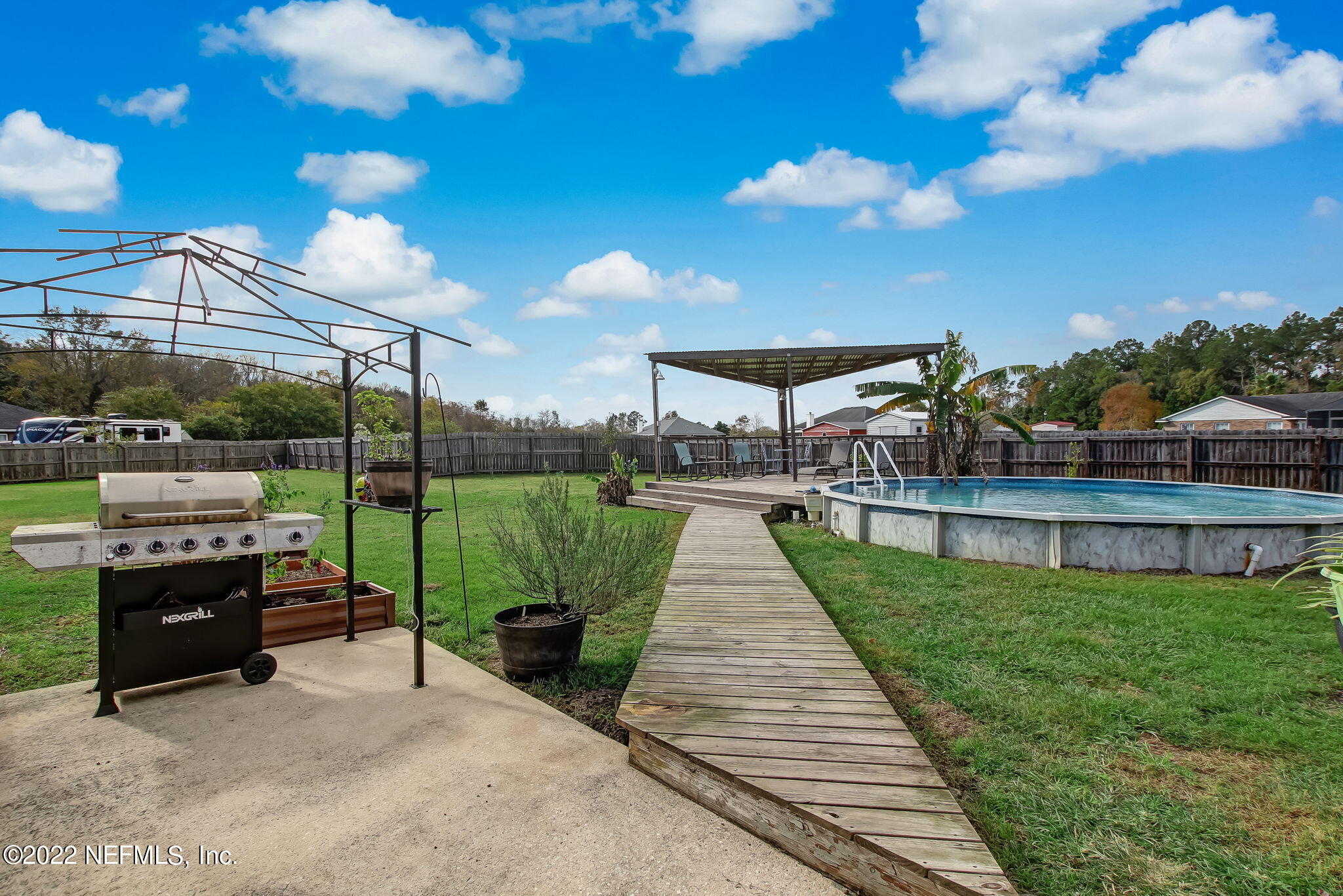 54025 Paddock Court Callahan, FL 32011 - Photo 39 of 47 a swimming pool with lawn chairs and a table