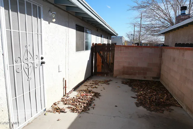 a view of a backyard of the house