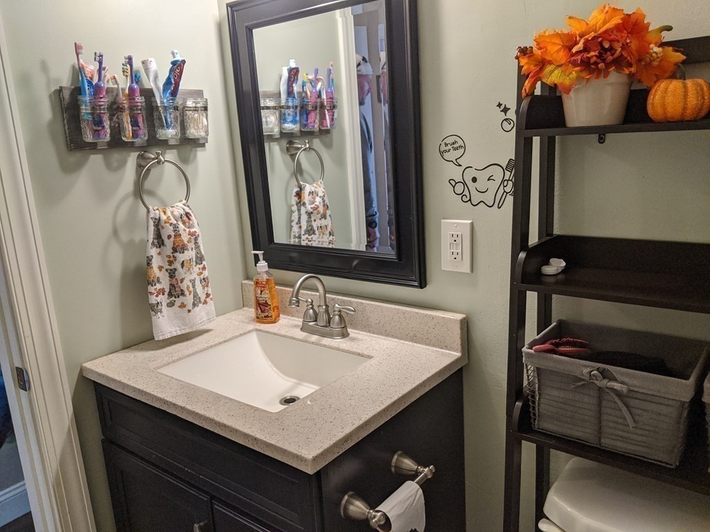 19 Kingston Street Springfield, MA 01151 - Photo 7 of 12 Gallery Image 7