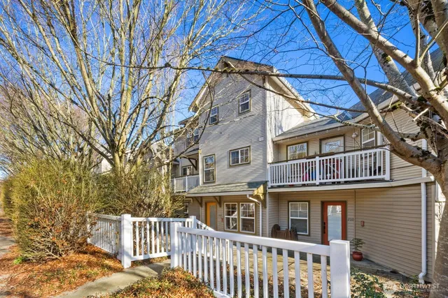 $635,000 | 202 24th Avenue East, Unit 6, Seattle, WA 98112