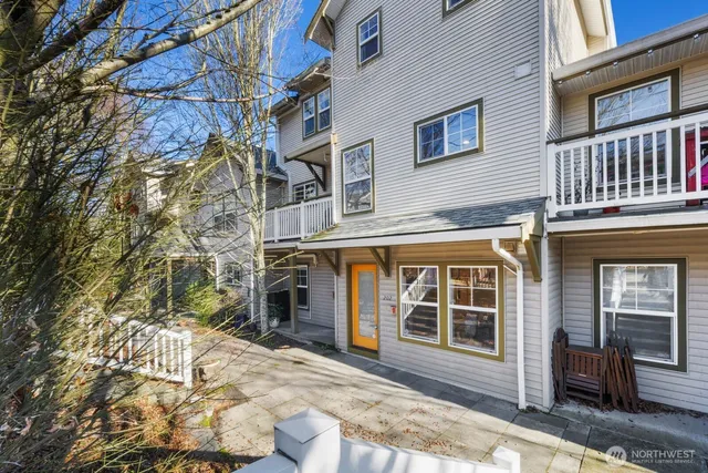 $635,000 | 202 24th Avenue East, Unit 6, Seattle, WA 98112
