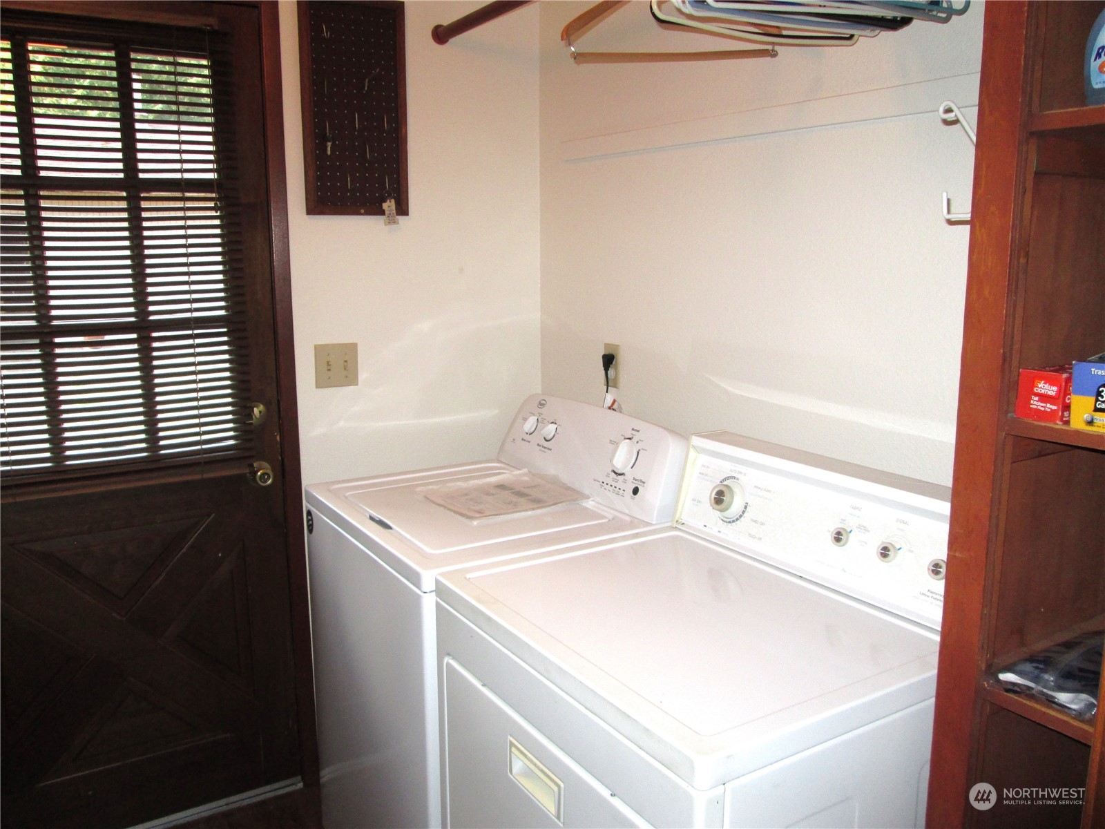 15 Webb Road Southwest Lakebay, WA 98349 - Photo 17 of 39 a utility room with dryer and washer