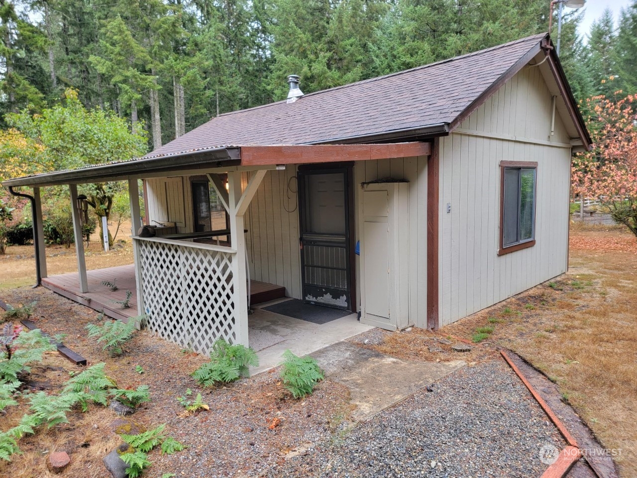 15 Webb Road Southwest Lakebay, WA 98349 - Photo 26 of 39 a front view of a house with garden