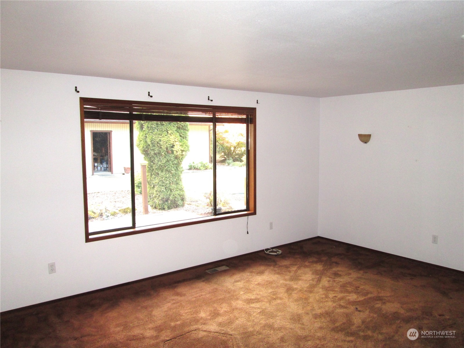 15 Webb Road Southwest Lakebay, WA 98349 - Photo 8 of 39 an empty room with a window