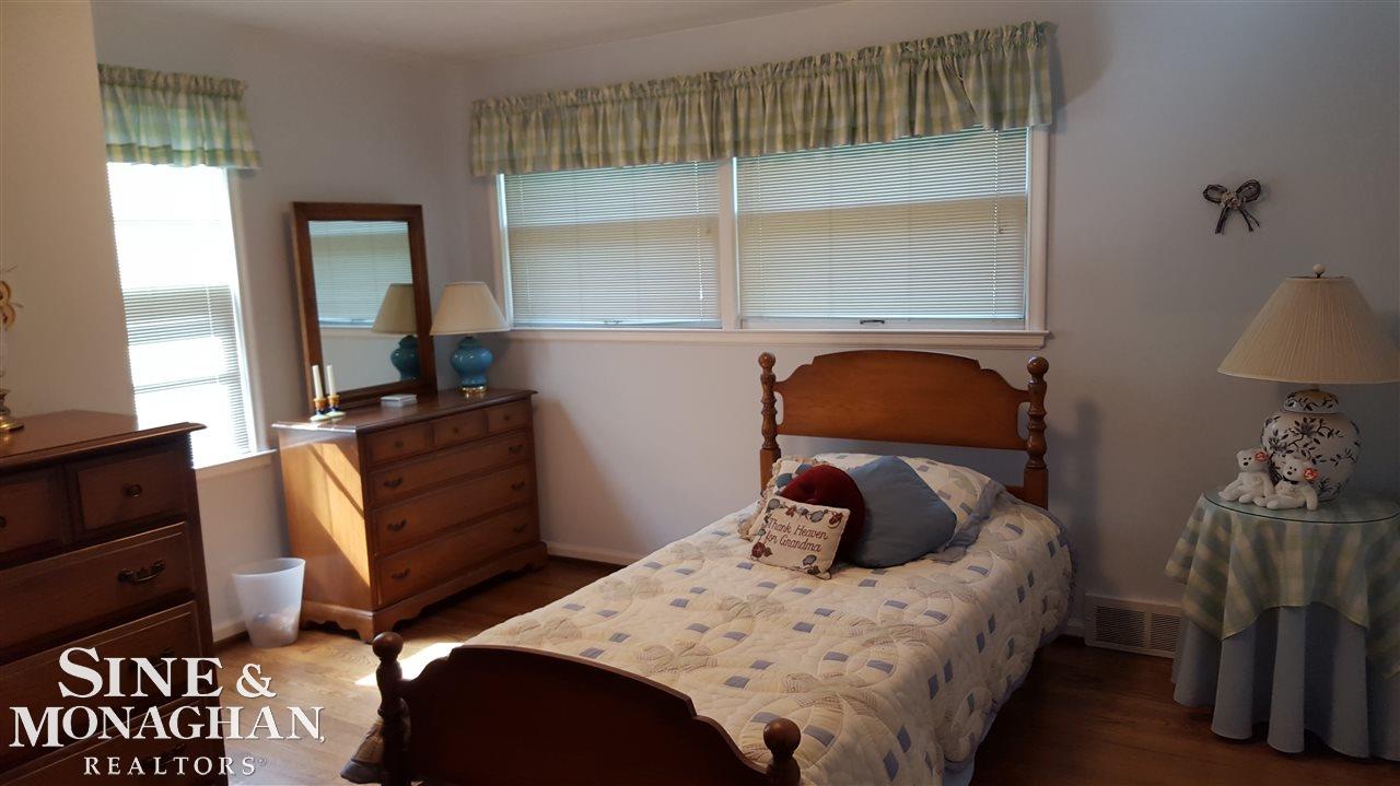 1960 Prestwick Road Grosse Pointe Woods, MI 48236 - Photo 8 of 13