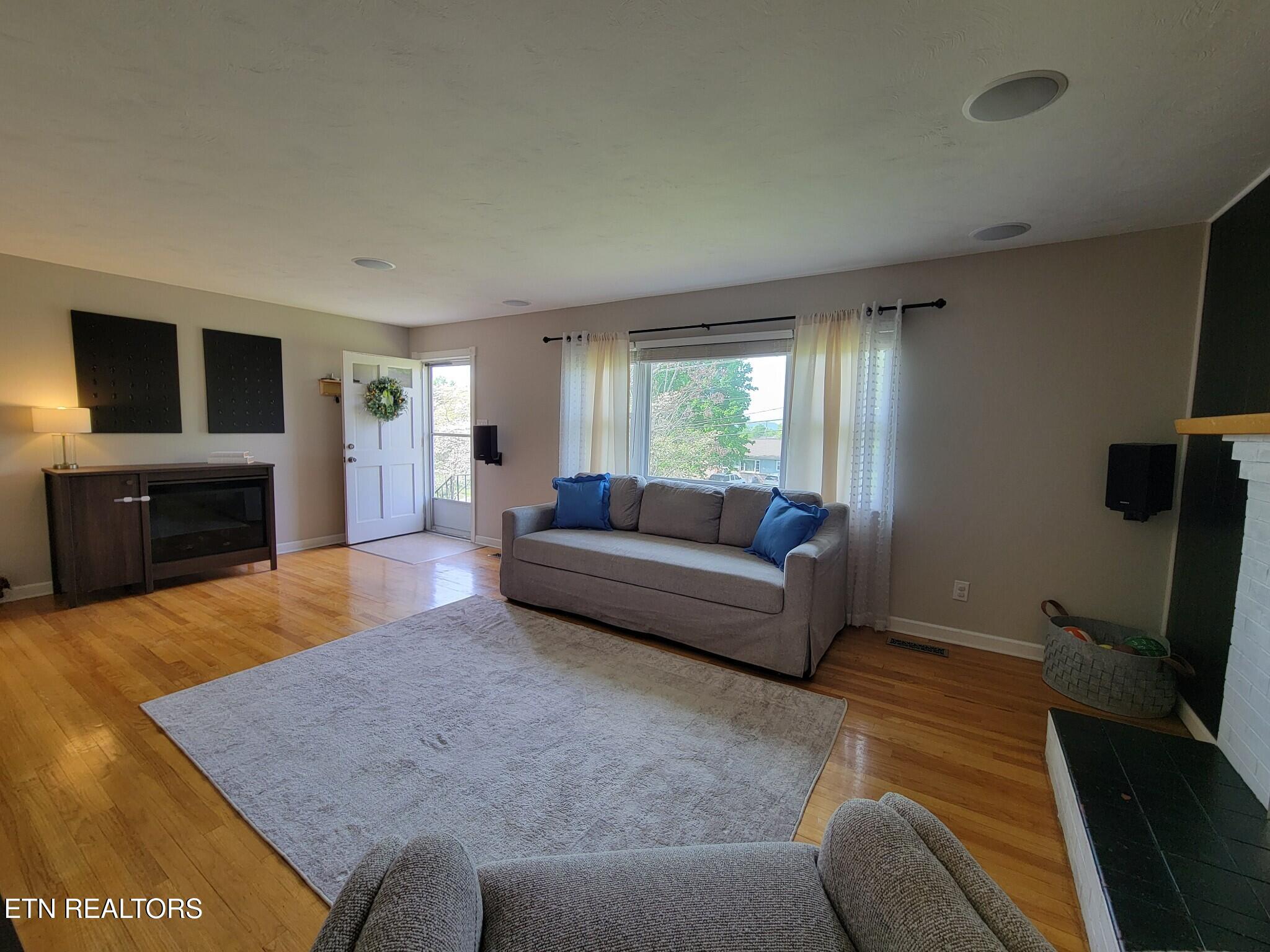 8008 Sharp Road Powell, TN 37849 - Photo 4 of 57 3