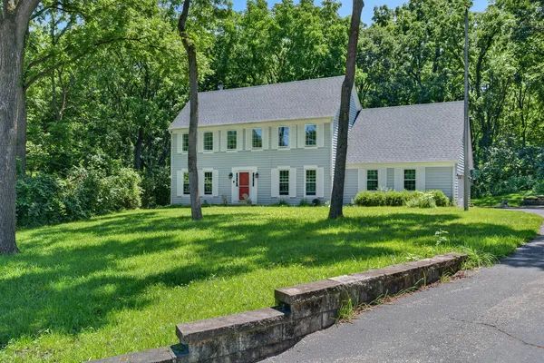$525,000 | 4N869 Black Willow Drive, St. Charles, IL 60175