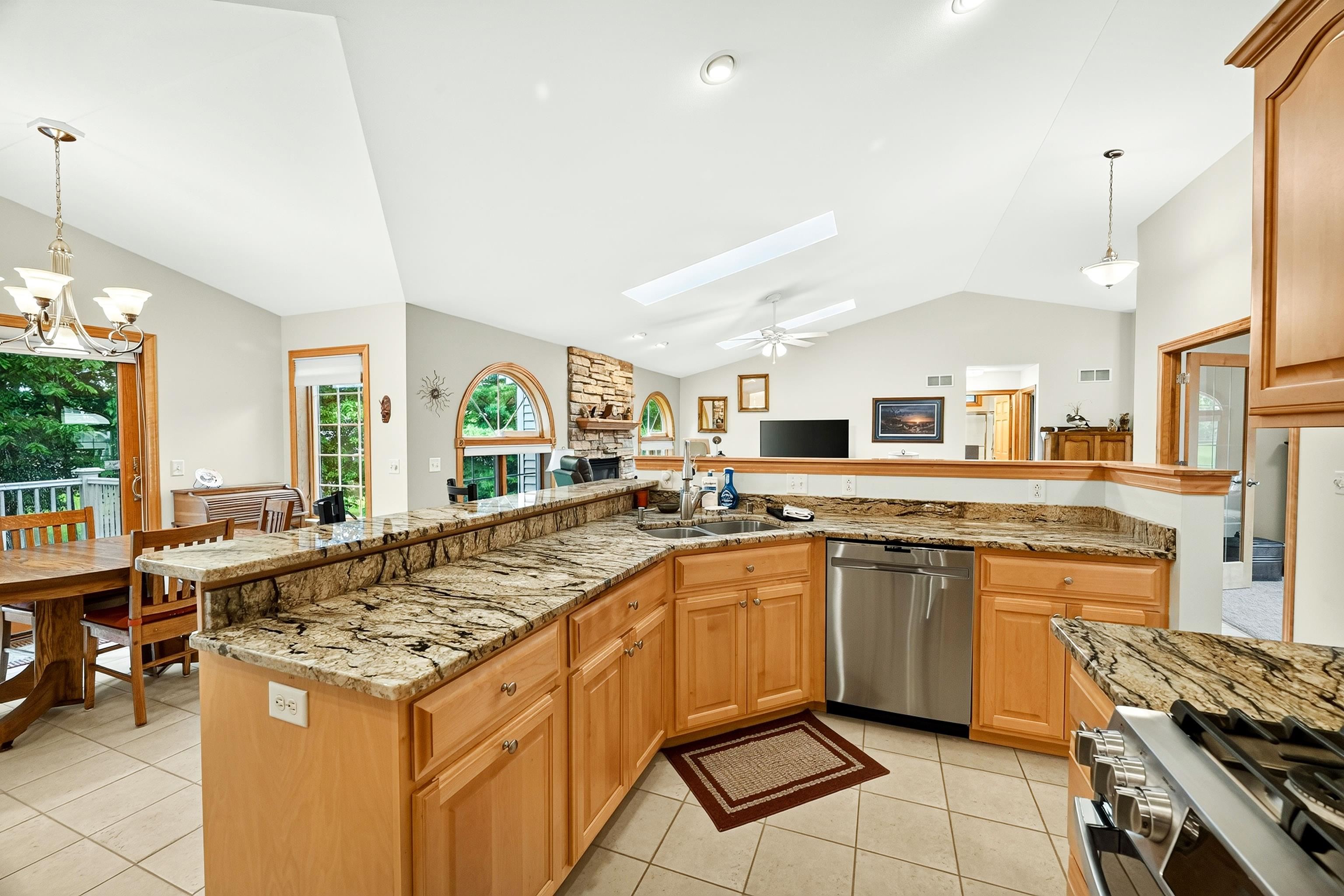 6101 Holscher Road McFarland, WI 53558 - Photo 9 of 48